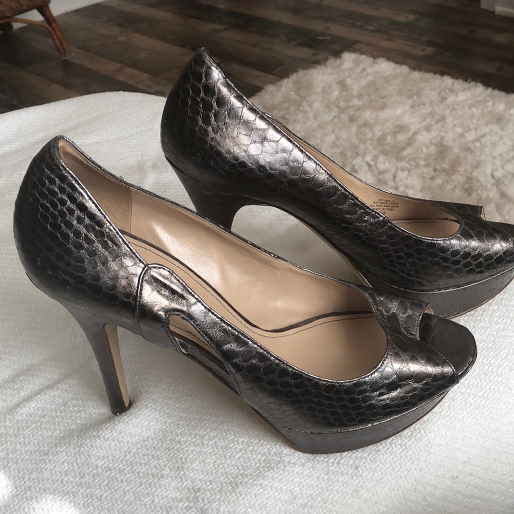 Marc Fisher platform pumps